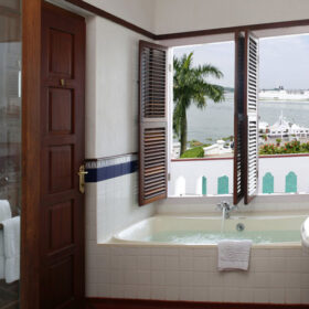 Brunton-Boatyard-Sea-Facing-Bathroom-500×500