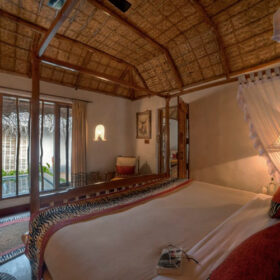 evolve-back-safari-hut-bedroom-500×500