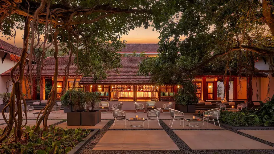 Alila-Diwa-Goa-Courtyard-Bar-Exterior-Expanse-500×500