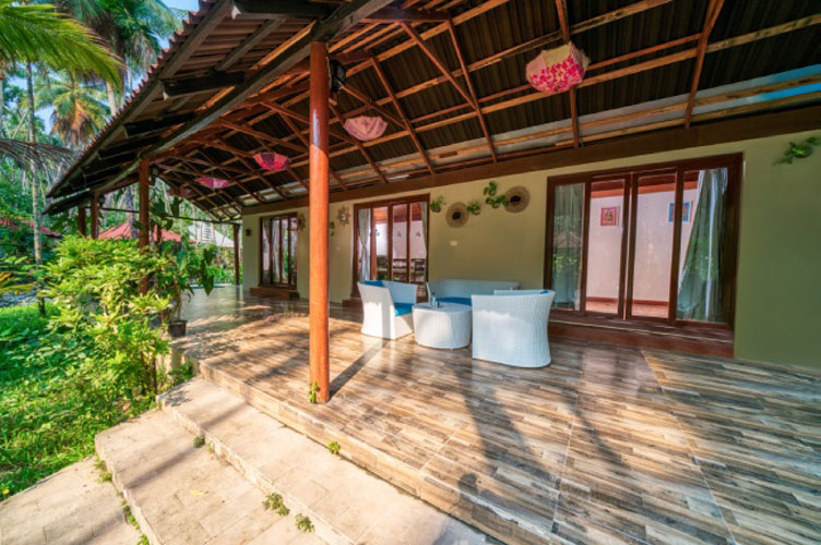Munjoh-ocean-resort-outisde-verandah-500×500