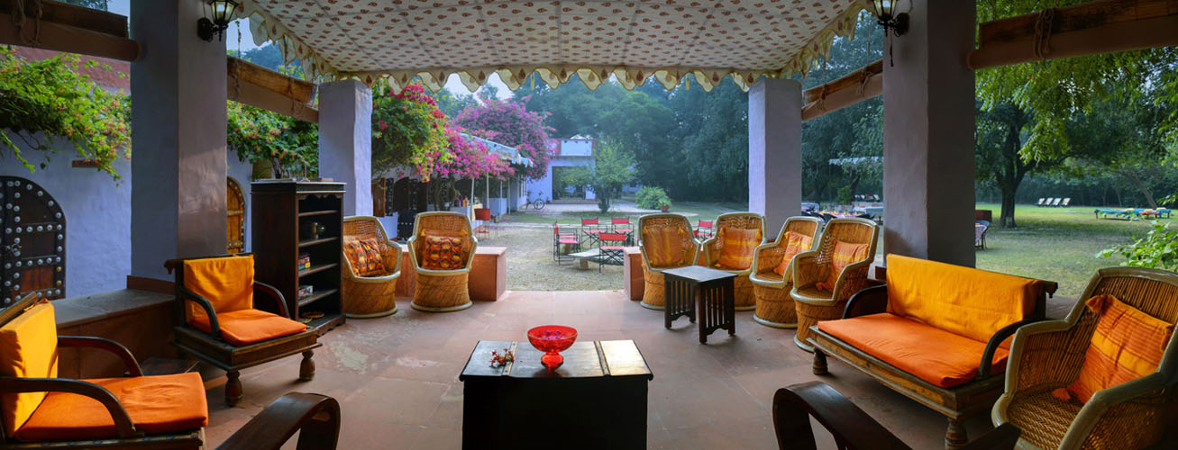 chambal-safari-lodge-bougan-lounge-500×500