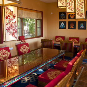 chonor-house-dharamshala-dining-500×500
