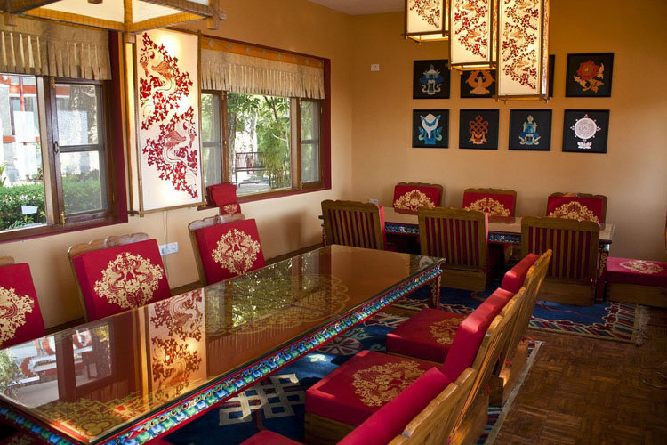 chonor-house-dharamshala-dining-500×500