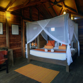 denwa-backwater-escape-treehouse-500×500