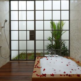 eighth-bastion-bathroom-with-private-verandah-500×500