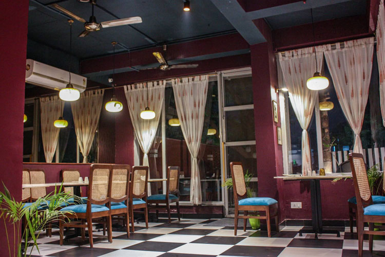 ekka-villa-dining-500×500