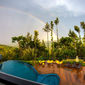 java-rain-resorts-infinity-pool-500×500