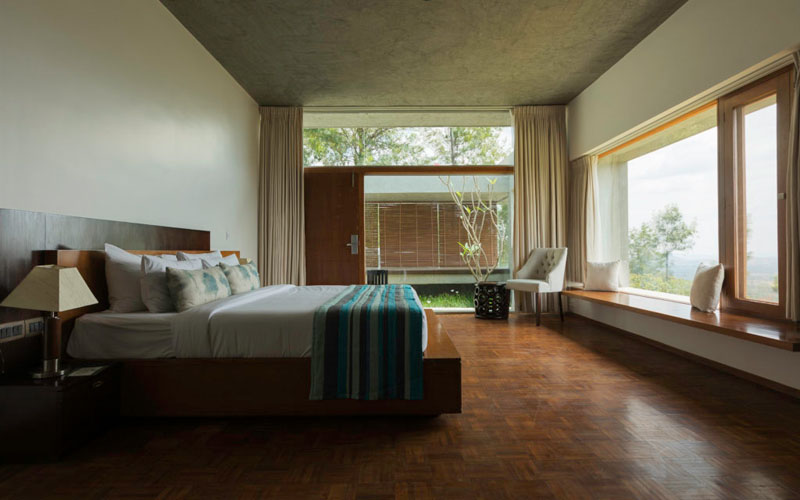 java-rain-resorts-room-500×500
