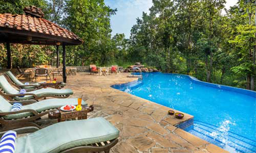 kanha-earth-lodge-swimming-pool-500×500