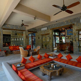 kanha-earth-lodge-the-lounge-500×500