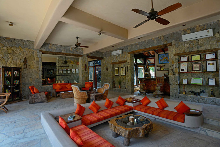 kanha-earth-lodge-the-lounge-500×500