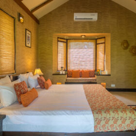 kings-lodge-bedroom-500×500