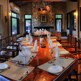 kings-lodge-dining-500×500