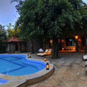 kings-lodge-swimming-pool-500×500