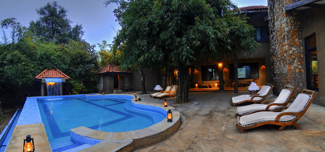 kings-lodge-swimming-pool-500×500