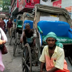 kolkata-rikshaw-puller-slider-500×500