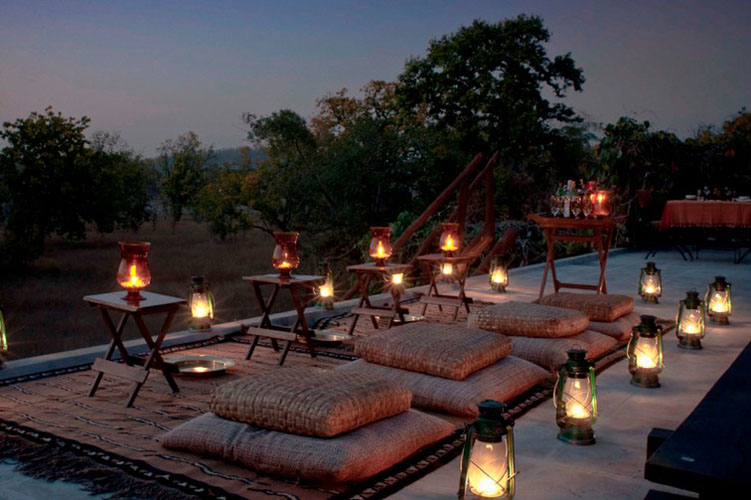 mahua-kothi-a-taj-safari-lodge-dining-chowk-500×500