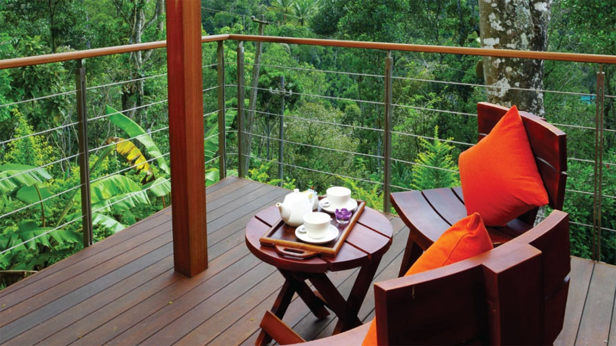 niraamaya-retreats-cardamom-club-balcony-500×500