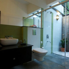 niraamaya-retreats-cardamom-club-bathroom-500×500