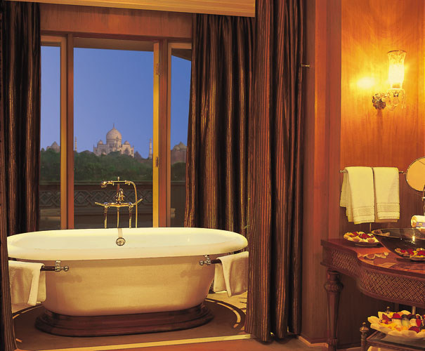 oberoi-amarvilas-bathtub-taj-mahal-view-500×500