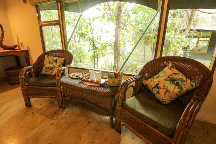 pench-jungle-camp-living-room-500×500