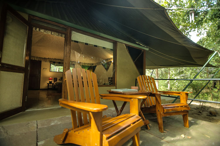 pench-jungle-camp-outside-deck-500×500