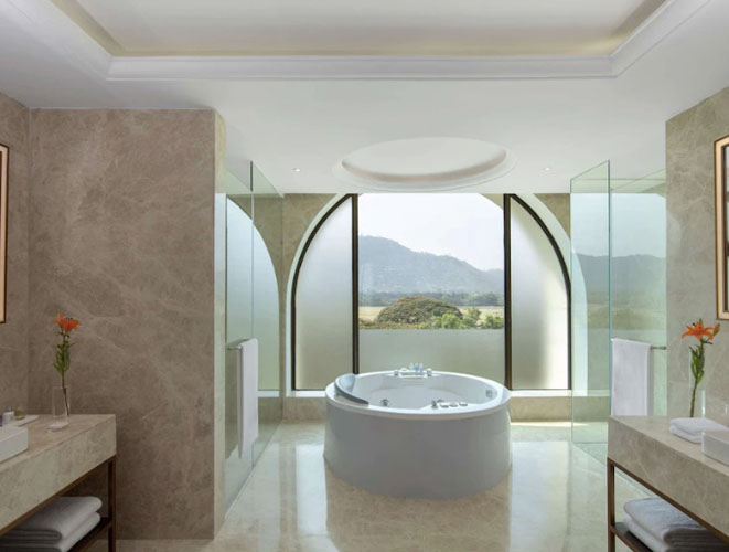 radisson-blu-plaza-presdential-suite-bathroom-500×500