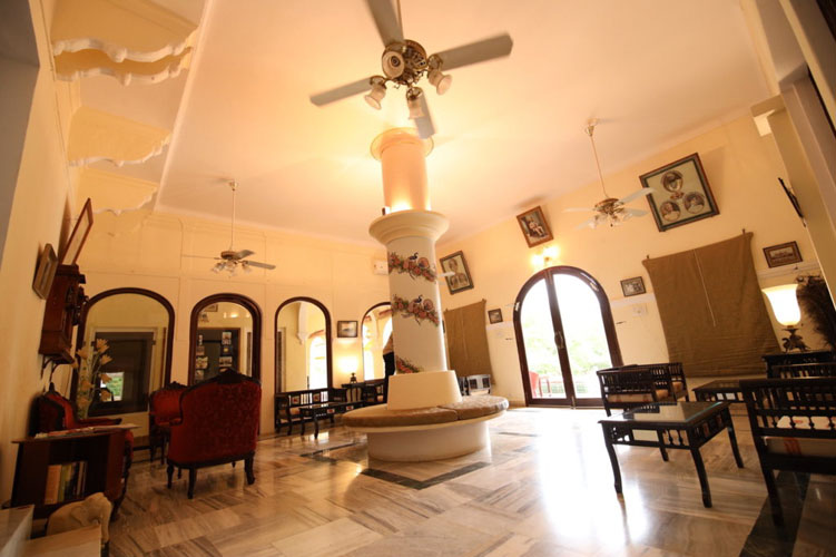 roop-niwas-kothi-lounge-500×500