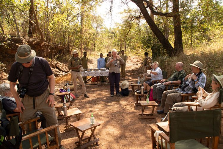 satpura-camp-hot-lunch-during-walk-500×500