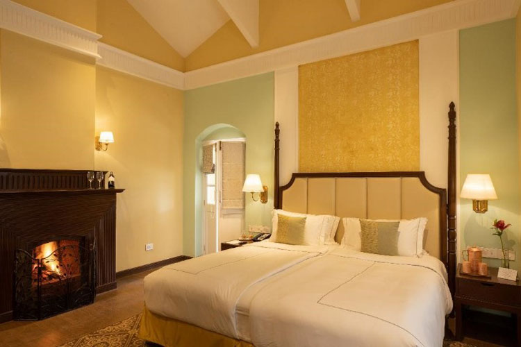 savoy-IHCL-selections-room-with-fire-500×500