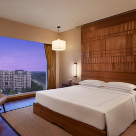 taj-city-centre-new-town-dlx-suite-bedroom-500×500