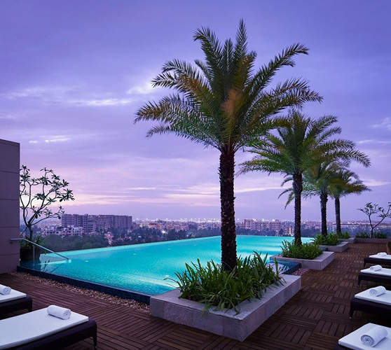 taj-city-centre-new-town-infinity-pool-500×500