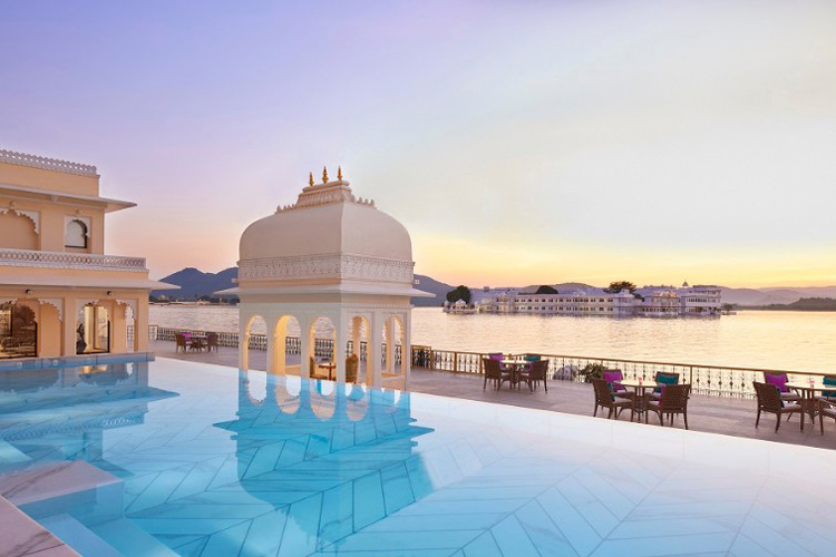 taj-fateh-prakash-palace-swimming-pool-500×500