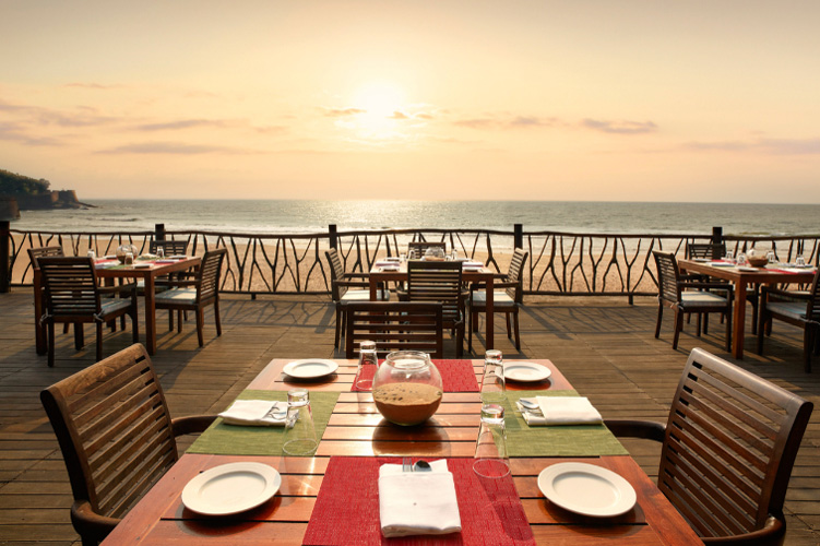 taj-holiday-village-sea-view-dining-500×500