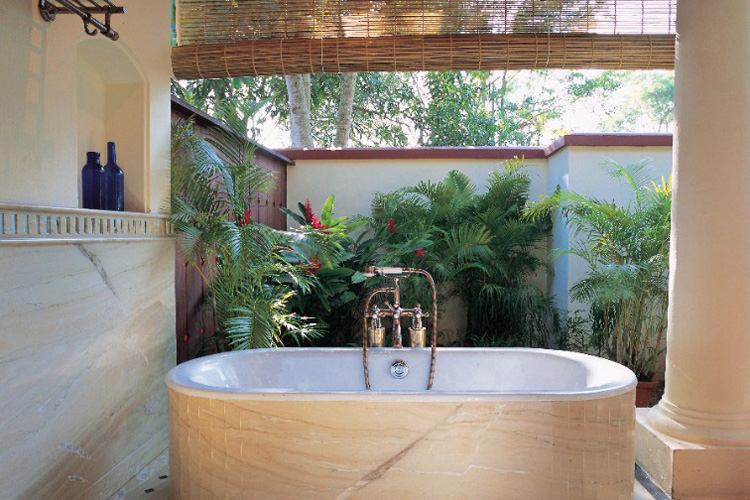 taj-kumarakom-resorts-spa-bathroom-500×500