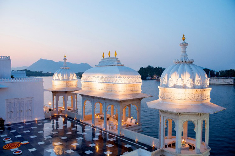taj-lake-palace-terrace-dining-500×500