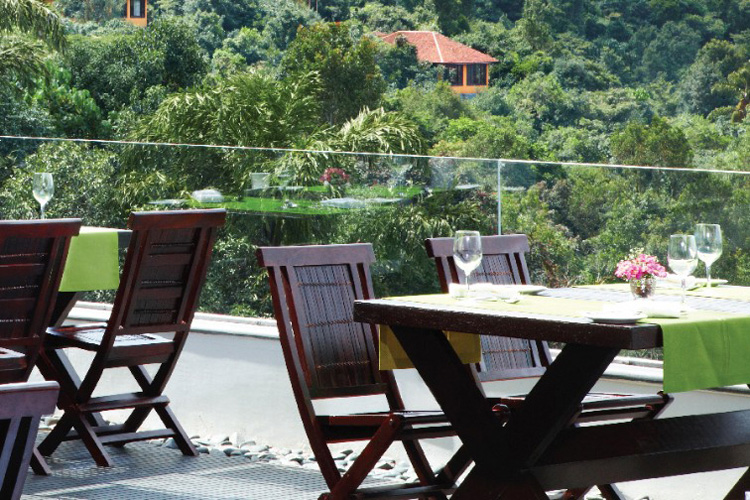 taj-madikeri-coorg-gazebo-dining-500×500
