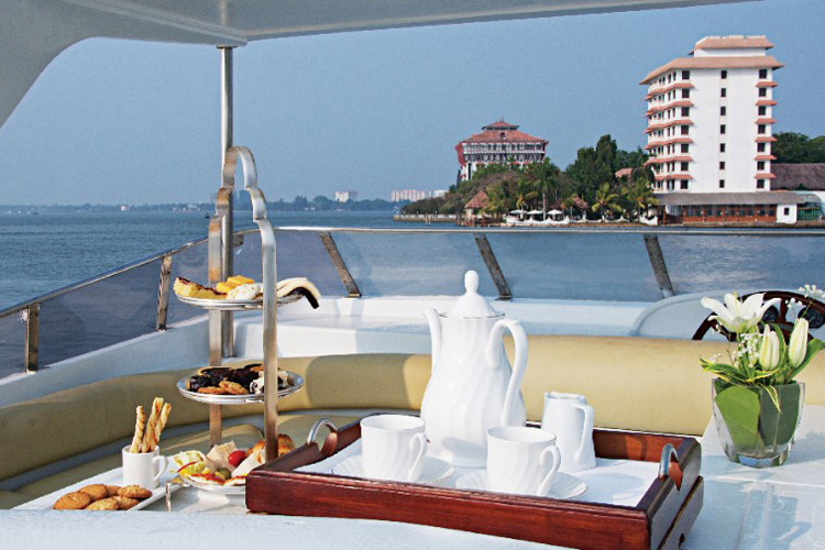 taj-malabar-resort-spa-tea-at-the-sea-500×500