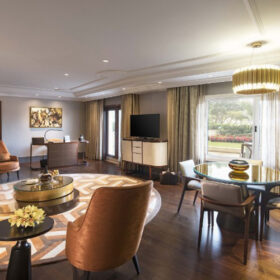 taj-palace-delhi-lounge-500×500
