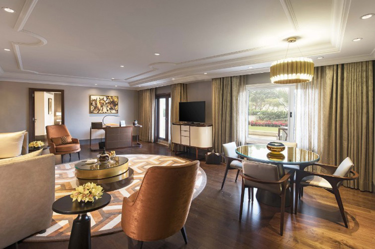 taj-palace-delhi-lounge-500×500