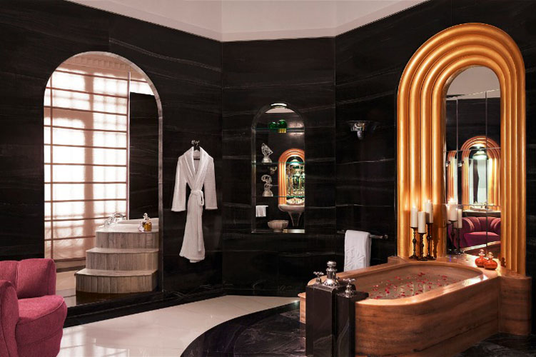 taj-umaid-bhawan-palace-maharani-suite-bathroom-500×500