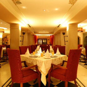 taj-usha-kiran-palace-dining-500×500