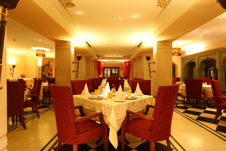 taj-usha-kiran-palace-dining-500×500