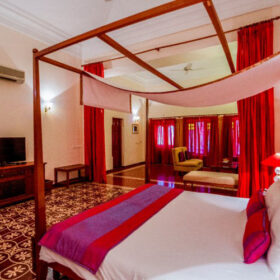 taj-usha-kiran-palace-room-500×500