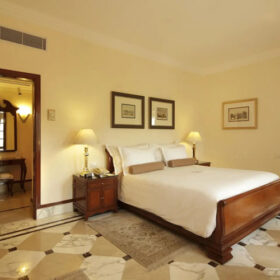 the-imperial-root-heritage-room-bed-500×500