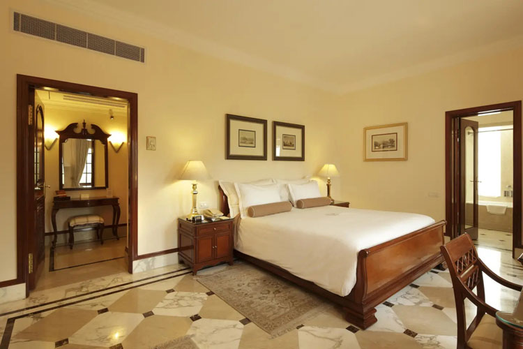 the-imperial-root-heritage-room-bed-500×500