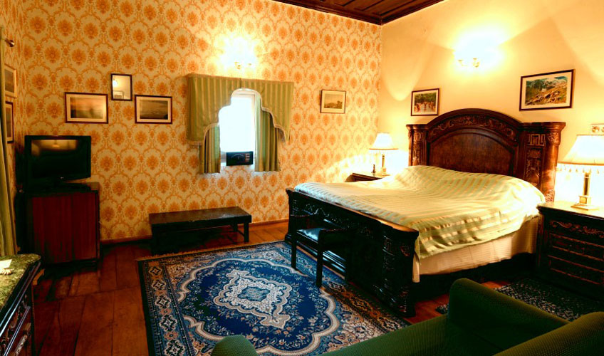 the-judges-court-dhauladhar-suite-at-the-manor-500×500