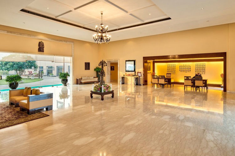 the-lalit-temple-view-lobby-500×500