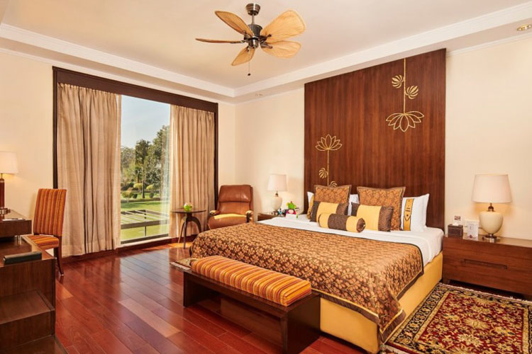 the-lalit-temple-view-room-500×500
