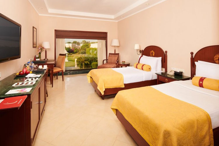 the-lalit-temple-view-twin-room-500×500
